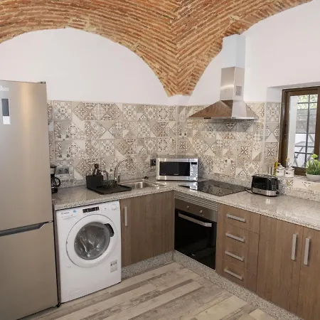 Elegante Apartamento Para 5 En El Centro De Caceres Con Wifi Exterior photo